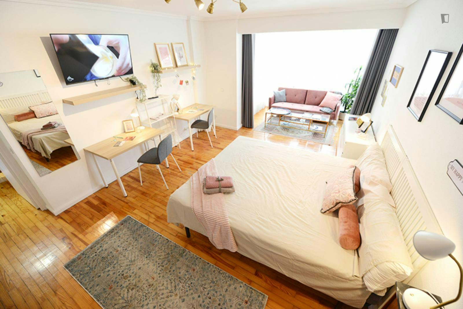 Inviting double bedroom in Solokoetxe