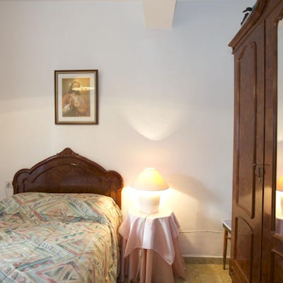 Modest single bedroom near Plaza Pío XII  - Gallery -  3