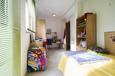 Single bedroom in a 5-bedroom apartment near Instituto De Enseñanzas Aplicadas  - Gallery -  1