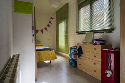 Single bedroom in a 5-bedroom apartment near Instituto De Enseñanzas Aplicadas  - Gallery -  3