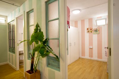 Very comfy single bedroom in a 3-bedroom student flat, near Universidad Pablo de Olavide  - Gallery -  3