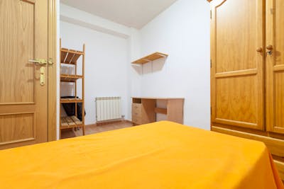 Cool single bedroom in a 3-bedroom flat, in a residence in Figares  - Gallery -  3