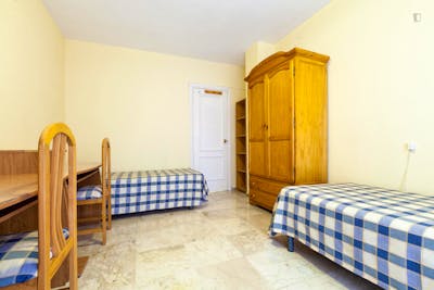 Nice twin bedroom close to the centre of Granada  - Gallery -  1