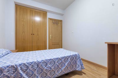 Single bedroom in a residence near Escuela Superior de Comunicación de Granada  - Gallery -  1