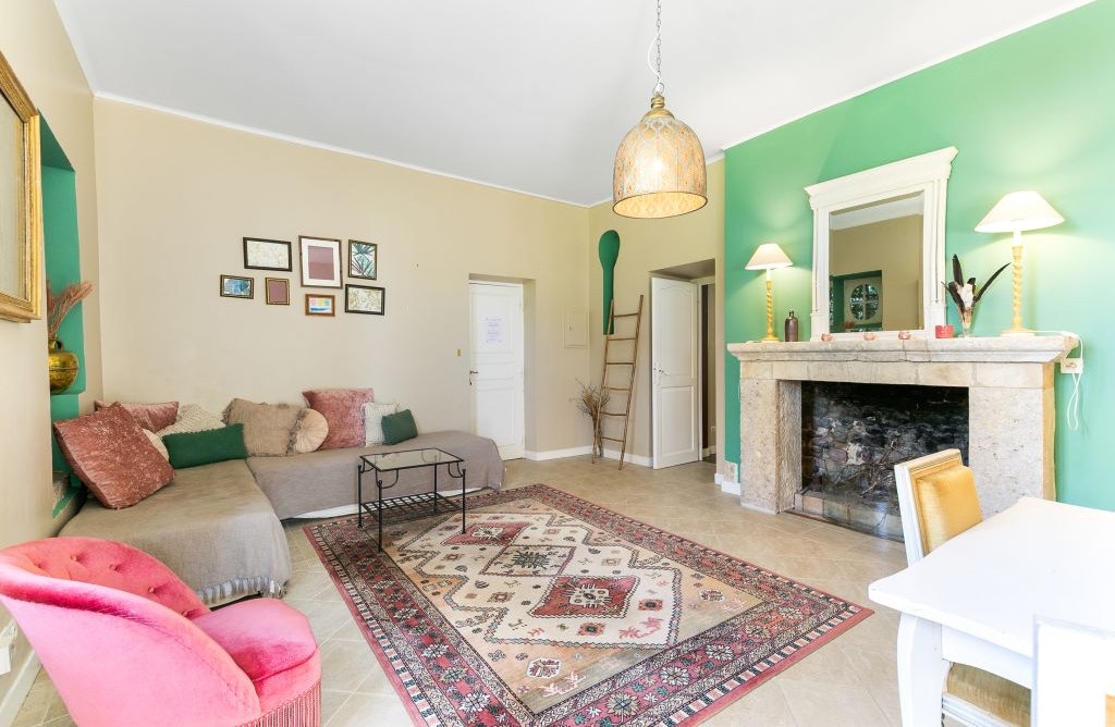 1 bedroom apartment in a 17th Century Manor in the heart of a park