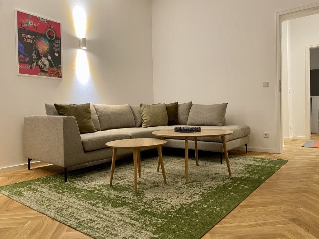 TEMPORARY LIVING IN PRIVATE IN A FURNISHED APARTMENT