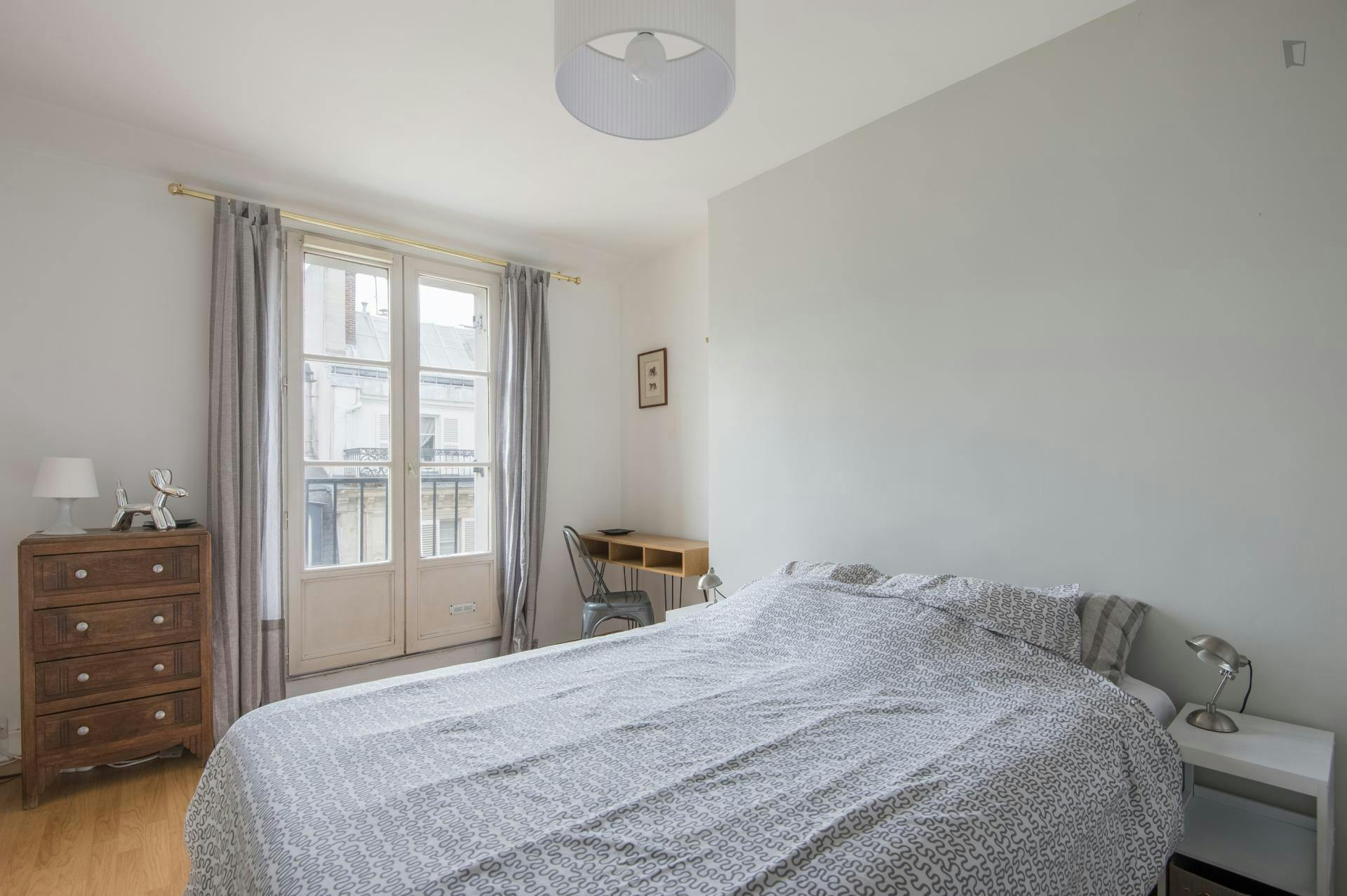 Bright 1-bedroom apartment near Sevres - Babylone metro station