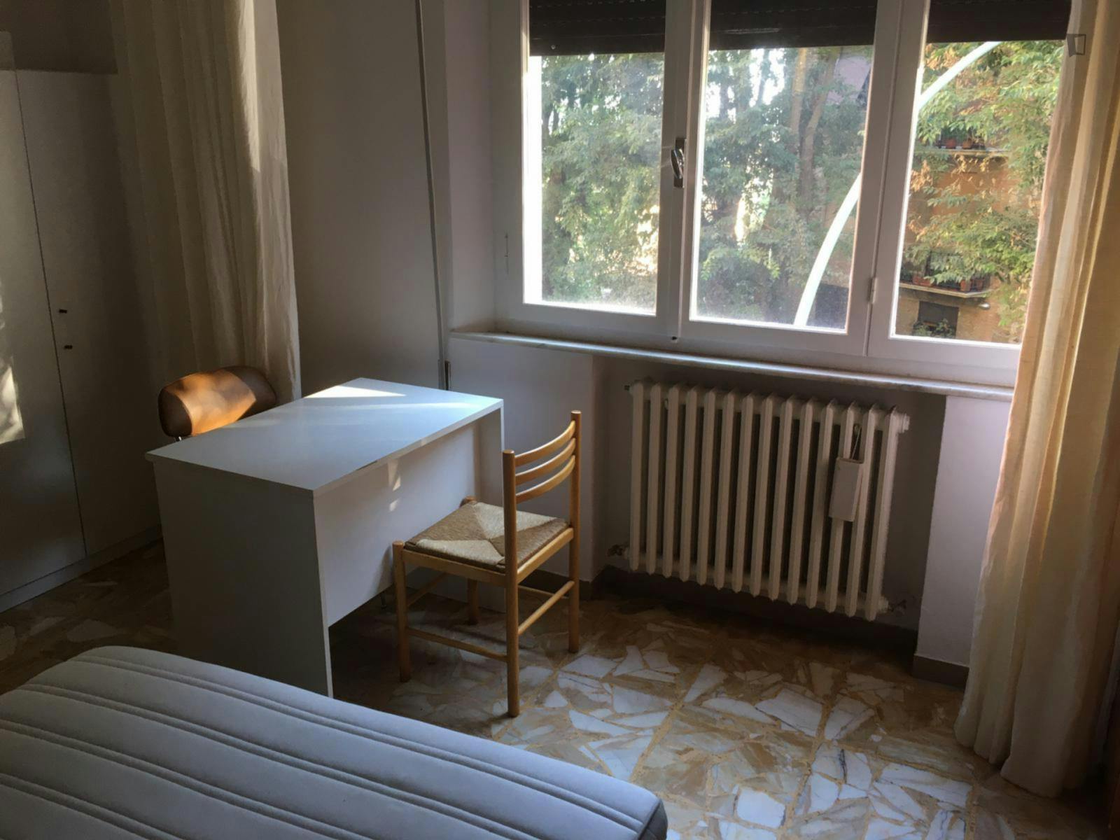 Cosy Double bedroom in 3-bedroom apartment nearby Palazzo Salimbeni