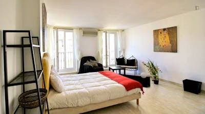 Elegant double ensuite bedroom with a balcony, in the Préfecture neighbourhood  - Gallery -  3