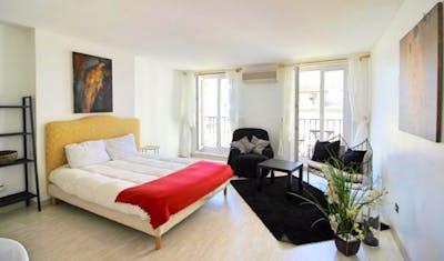 Elegant double ensuite bedroom with a balcony, in the Préfecture neighbourhood  - Gallery -  2