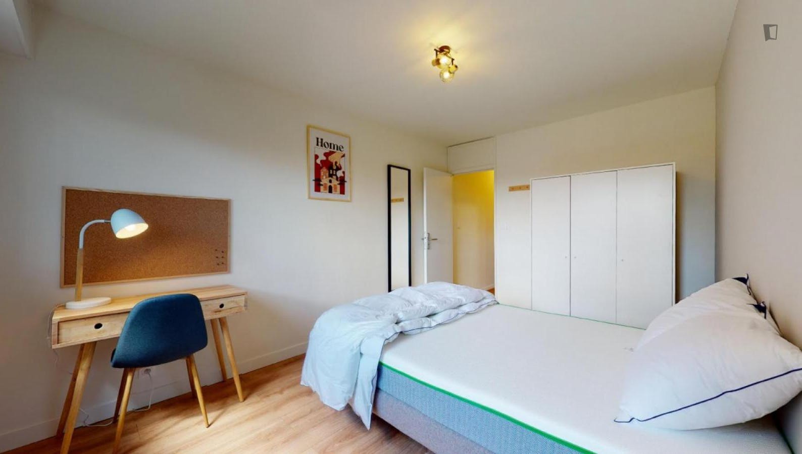 Cool double bedroom not very far from Lille Zoo