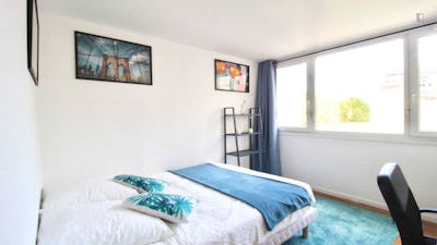 Shiny double bedroom in Nanterres  - Gallery -  1
