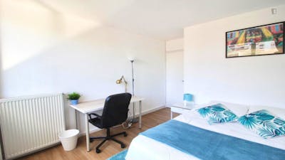 Shiny double bedroom in Nanterres  - Gallery -  2