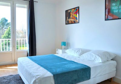 Cool double bedroom in Quartiers Nord  - Gallery -  1