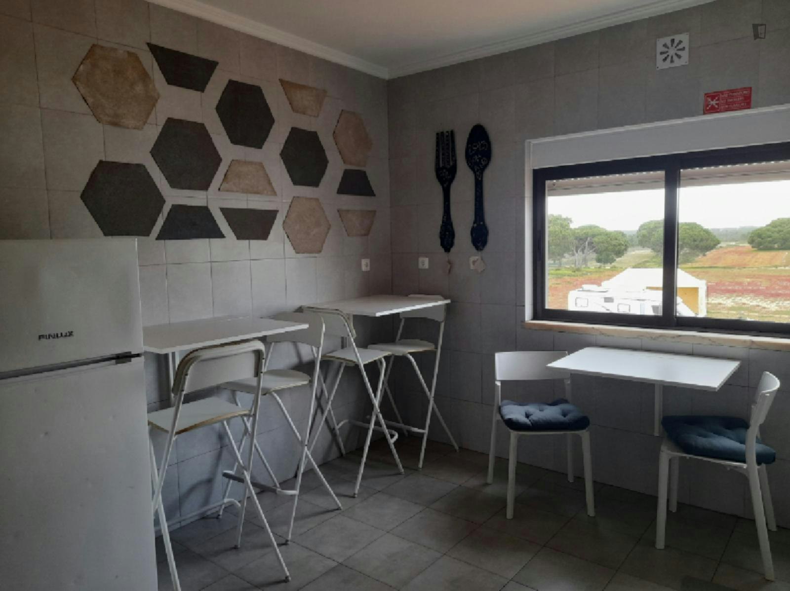 Affordable Twin Bedroom close to Aldeia do Meco