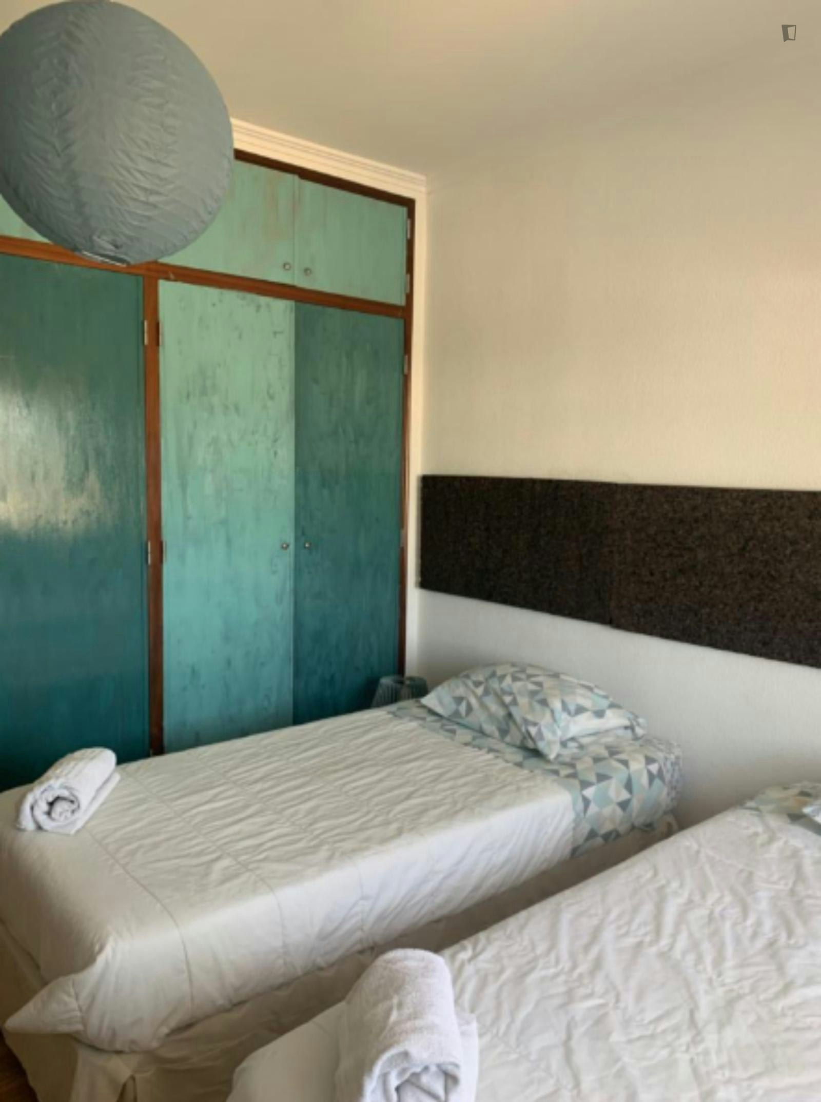 Nice Twin Bedroom close to Pavilhão do Grupo Desportivo de Alfarim