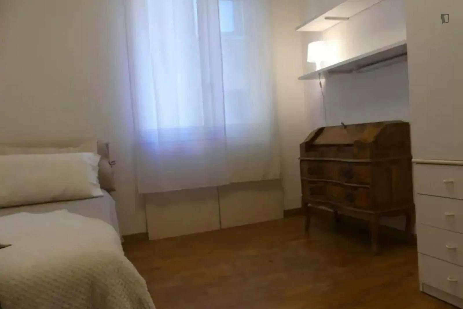 Neat 2-bedroom flat close to Como Lago train station
