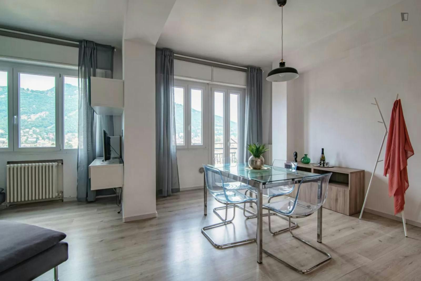 Neat 2-bedroom flat close to S. Giovanni train station
