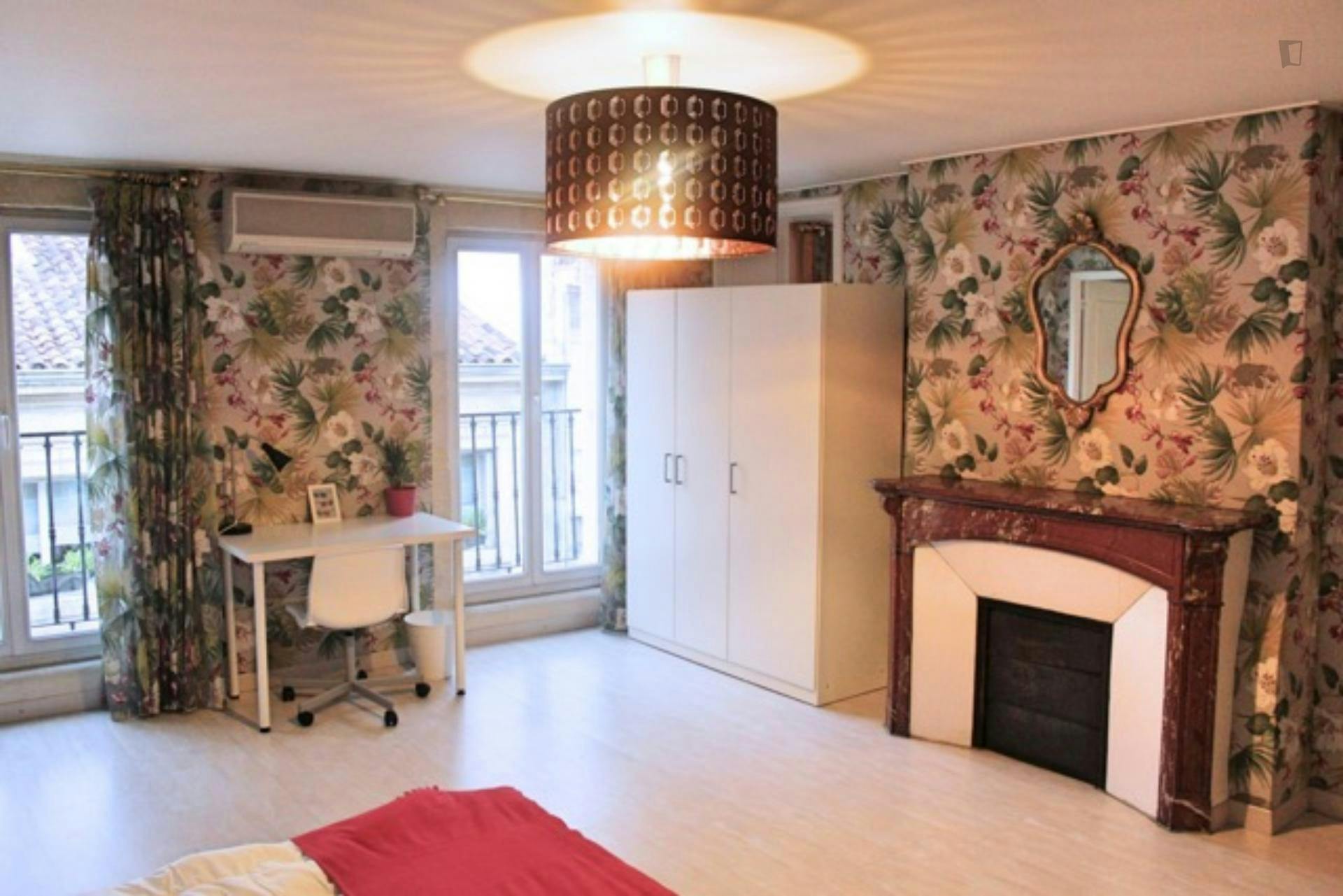 Attractive double bedroom with a balcony, in the Préfecture neighbourhood