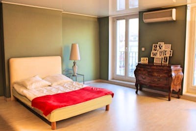 Sublime double bedroom in the Préfecture neighbourhood  - Gallery -  1