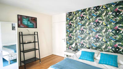 Dashing double bedroom in Saint-Ambroise  - Gallery -  3
