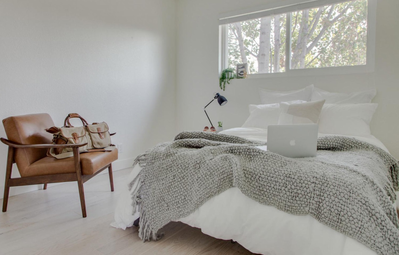 Pleasant double bedroom in Hoover - Foster
