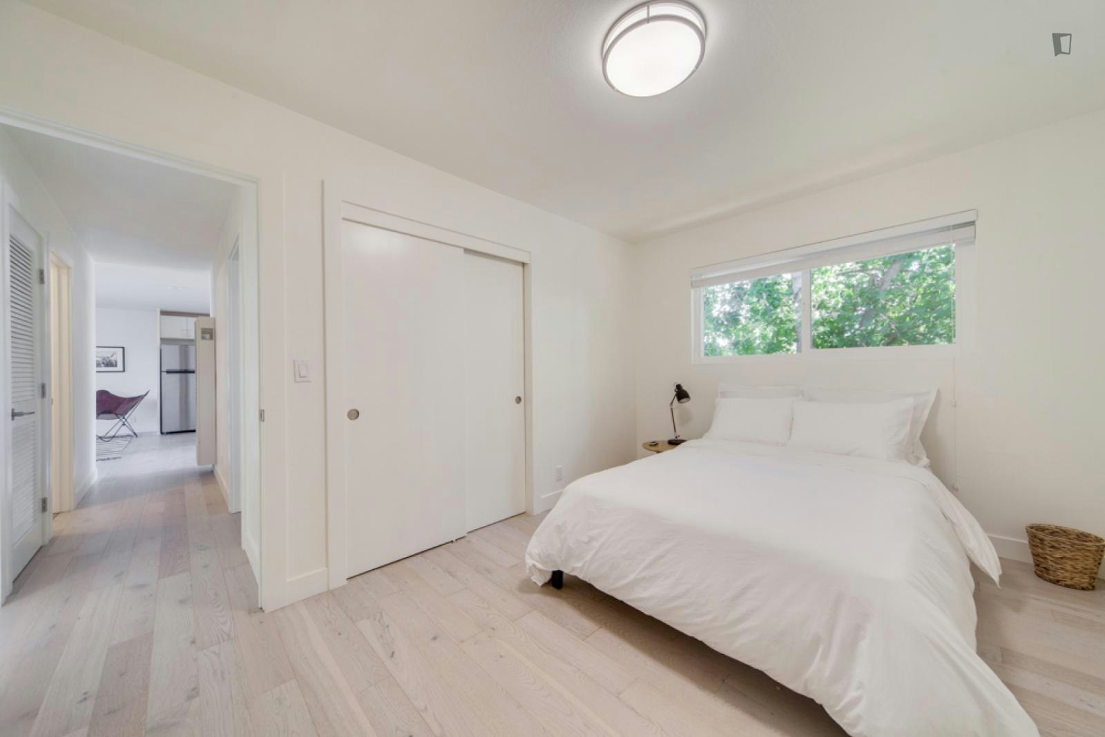 Elegant double bedroom in Hoover - Foster