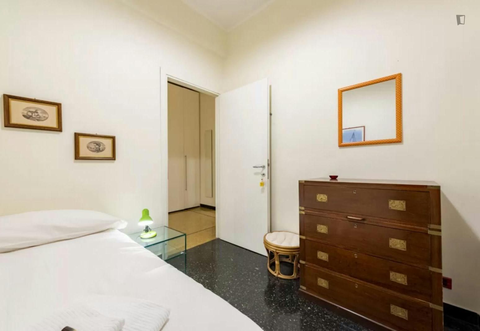 Comfortable 2-bedroom flat near Genova Sturla train station