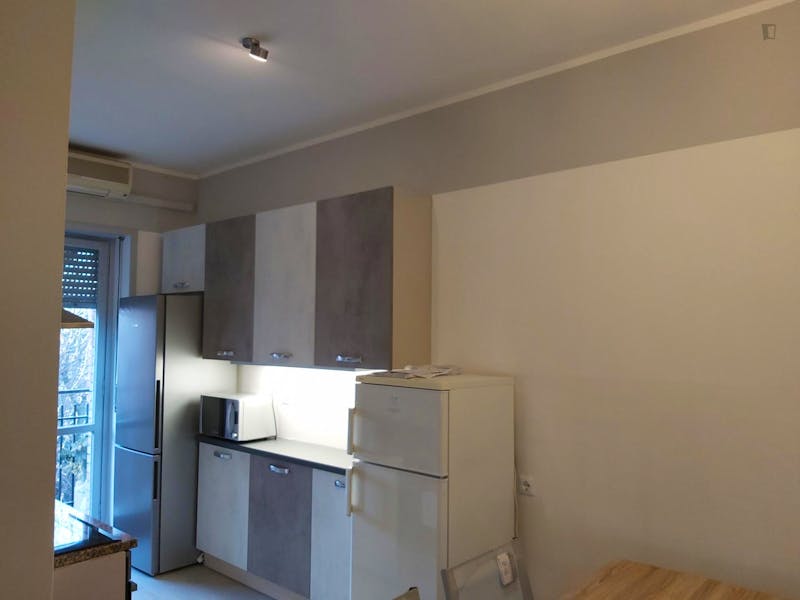 Single bedroom in a 3-bedroom apartment near Parco Nord Milano