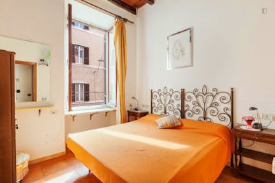 Cosy 2 bedroom apartment between Cavour and Termini