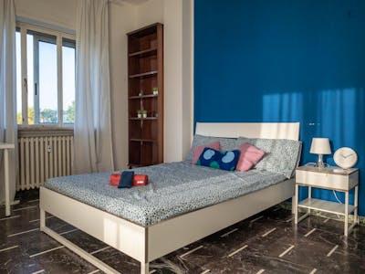 Spacious double bedroom close to Sesto Rondò metro station  - Gallery -  2