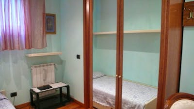 Single bedroom in 3-bedroom apartment  - Gallery -  1