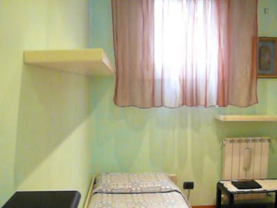 Single bedroom in 3-bedroom apartment  - Gallery -  2