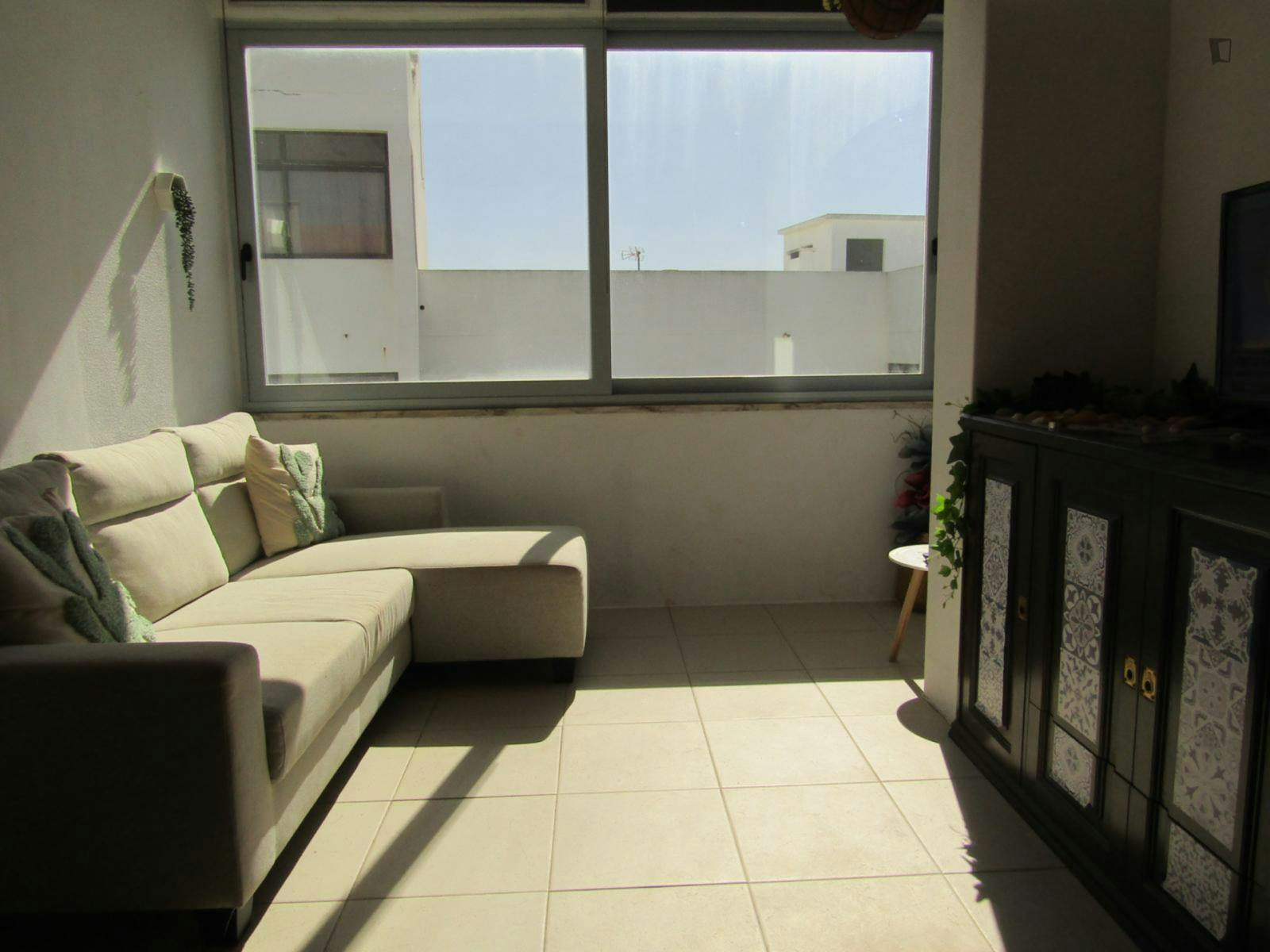 Cozy 1 Bedroom Apartment close to Praia de Santa Cruz