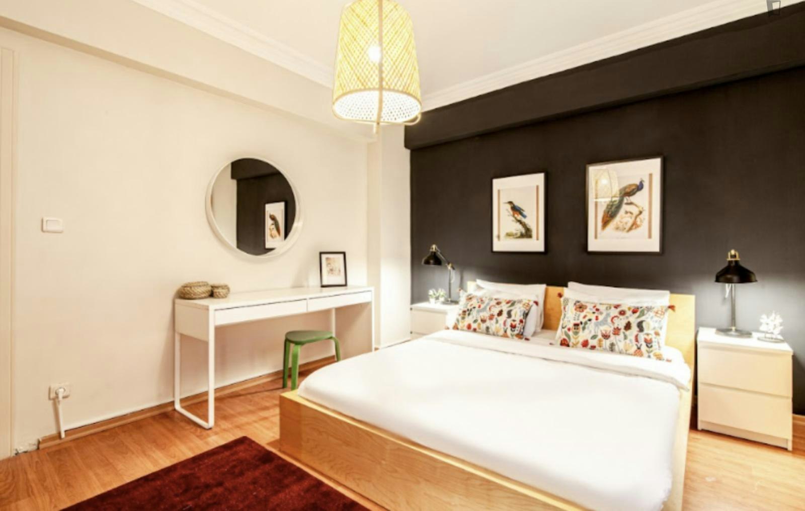 Beautiful 3-bedroom flat near the Osmanbey metro 