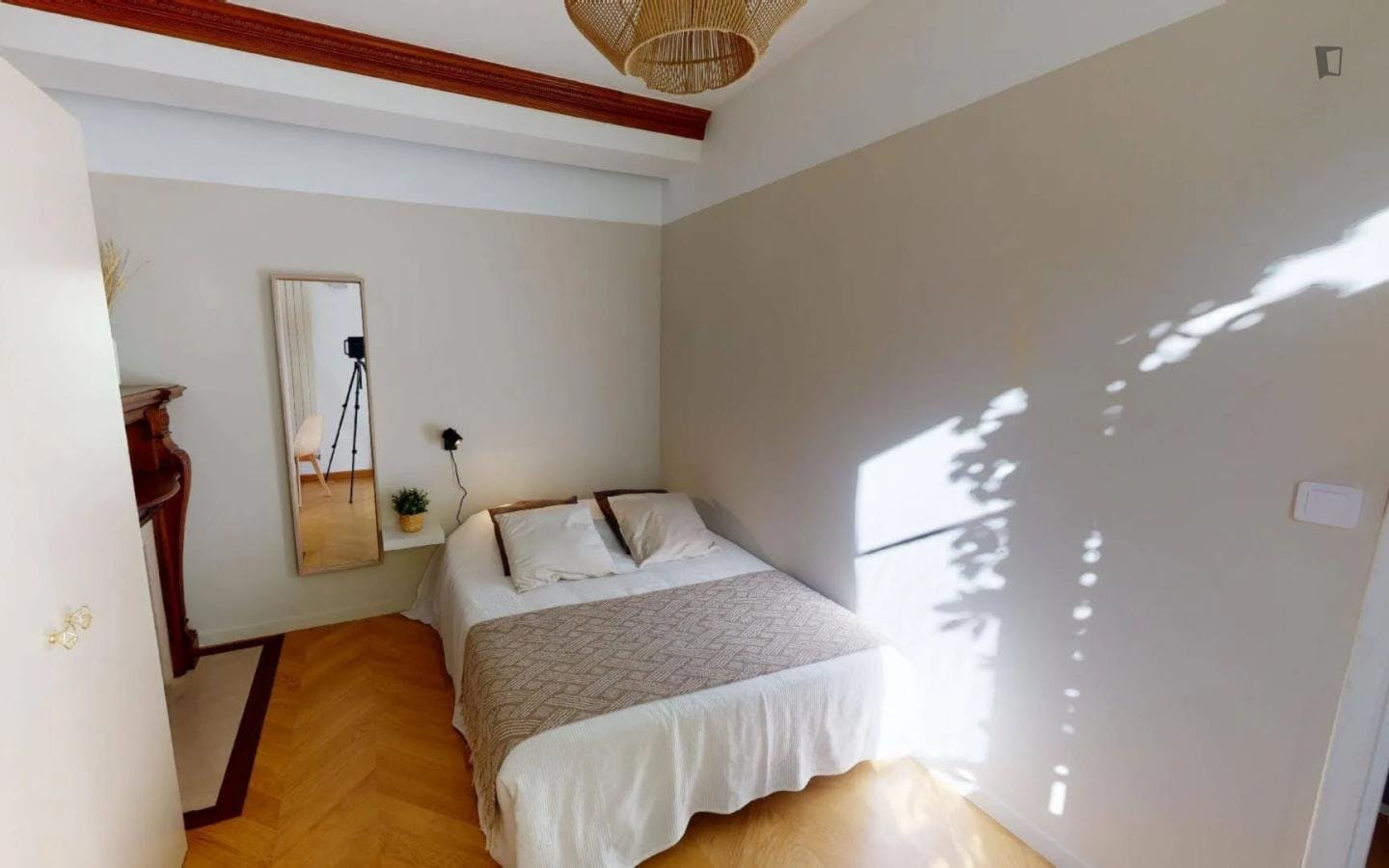 Sunny double bedroom in Villiers-la-Garenne