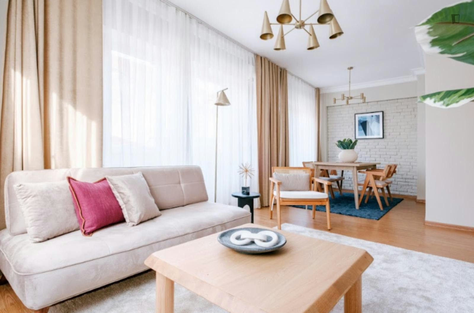 Charming 3-bedroom flat in Meşrutiyet