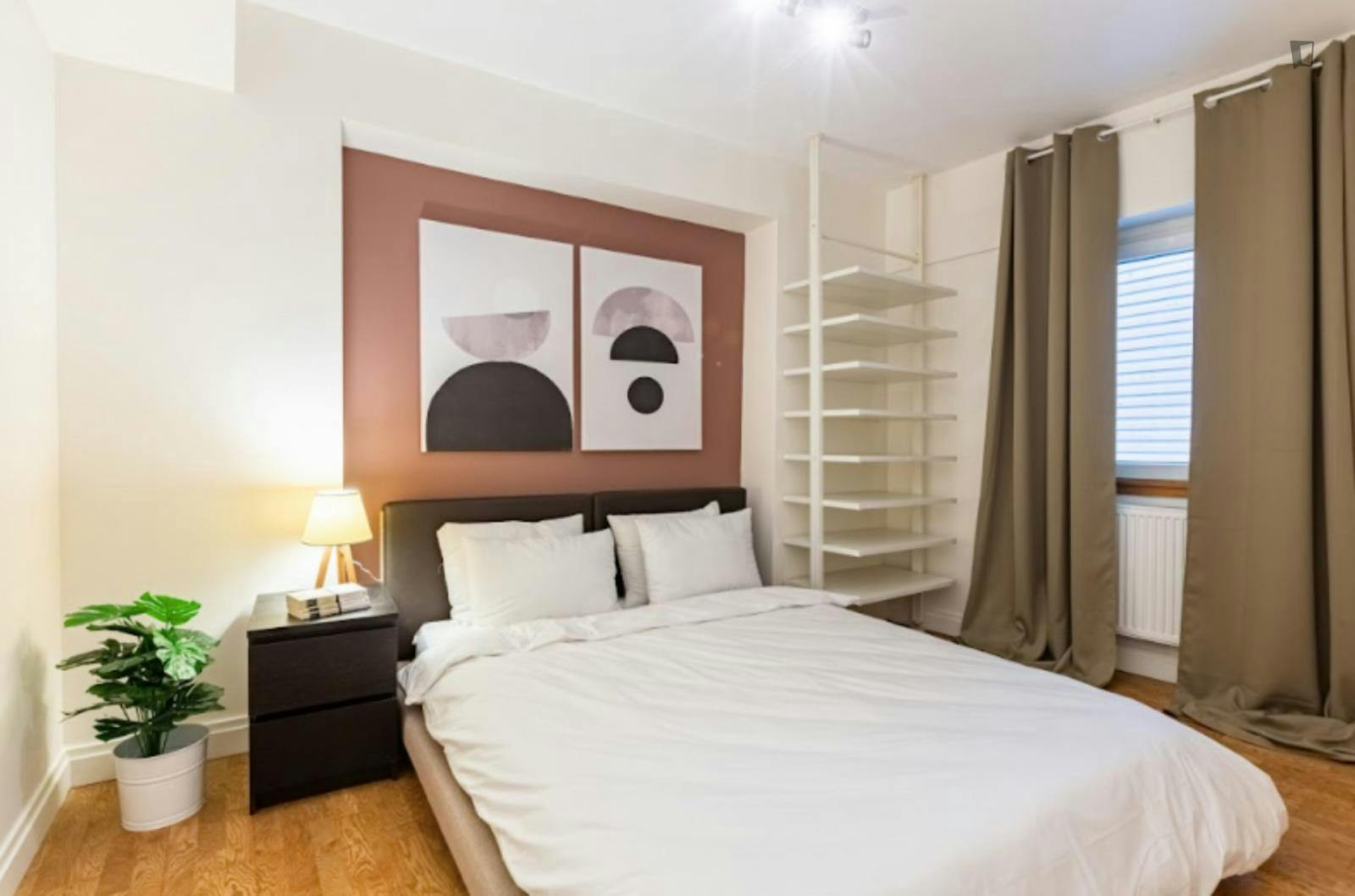 Bright 2-bedroom flat in Ömer Avni