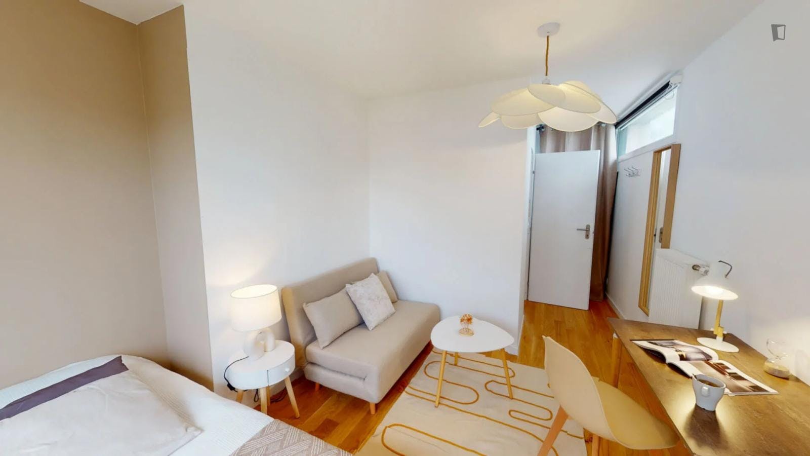 Cosy double bedroom in a 4-bedroom apartment close to Mairie de Saint-Ouen metro station