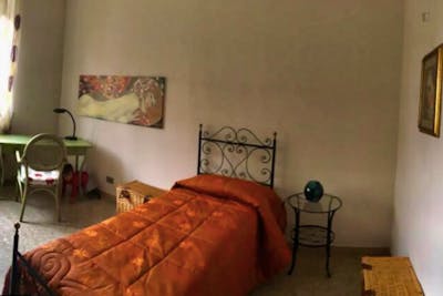 Wide bedroom in Mirafiori neighbourhood
