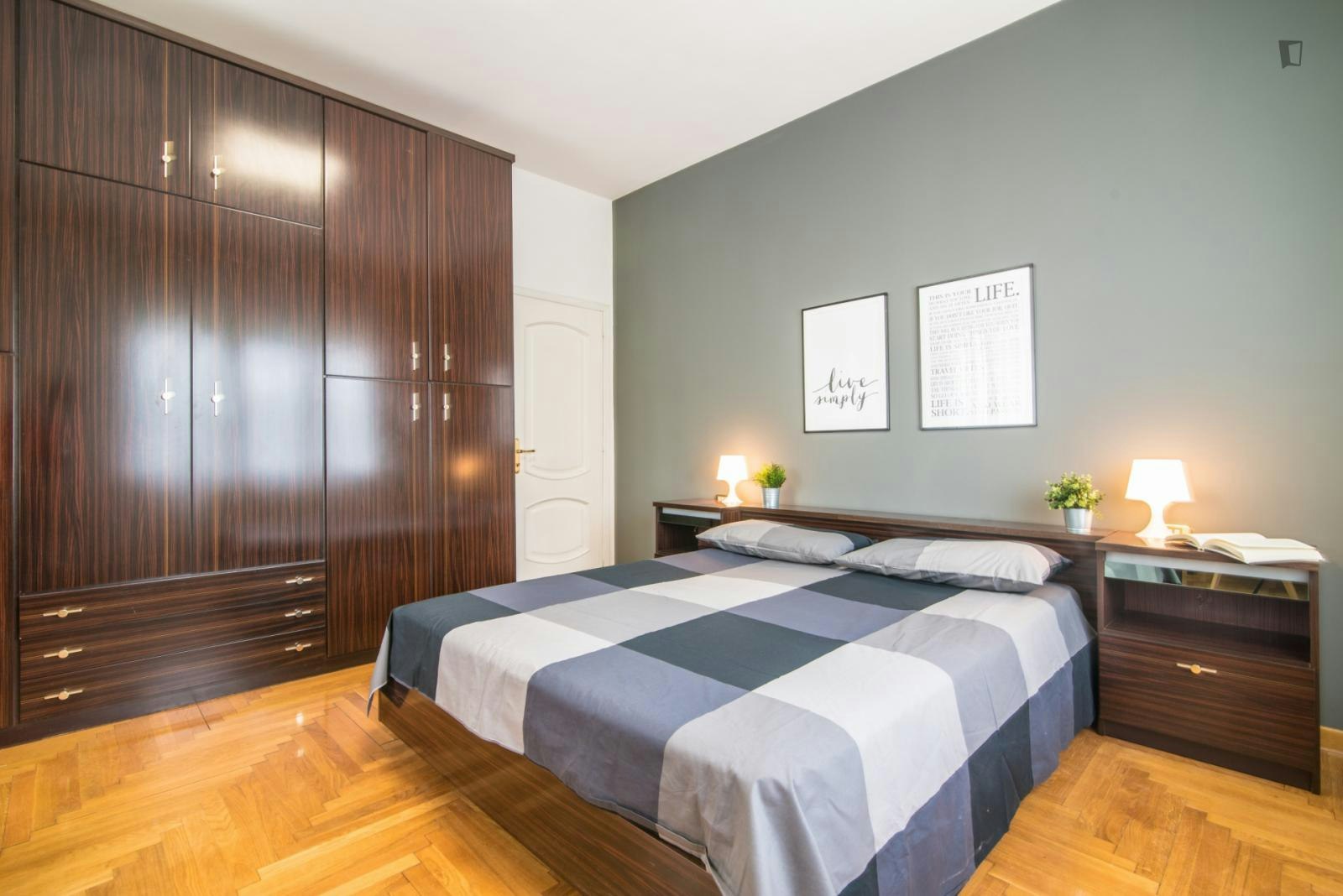Colourful double bedroom close to Parco Degli Alpini