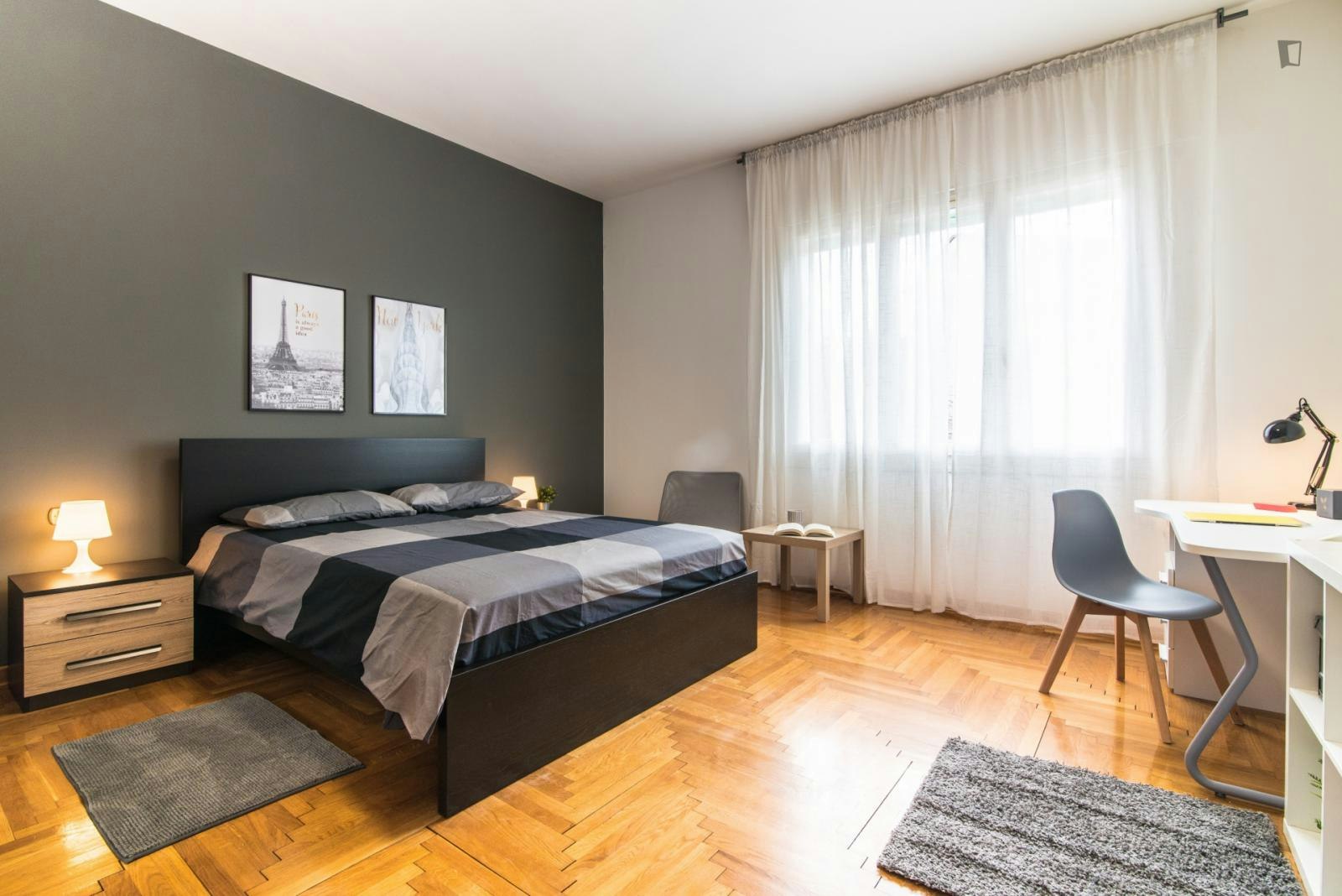 Ample double bedroom near the Padova train station