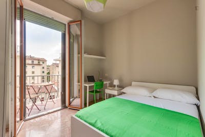 Double bedroom in a 5-bedroom flat, near Villa Fabbricotti