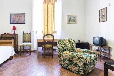 Large 3-bedroom apartment in Santa Croce, with terrace  - Gallery -  1