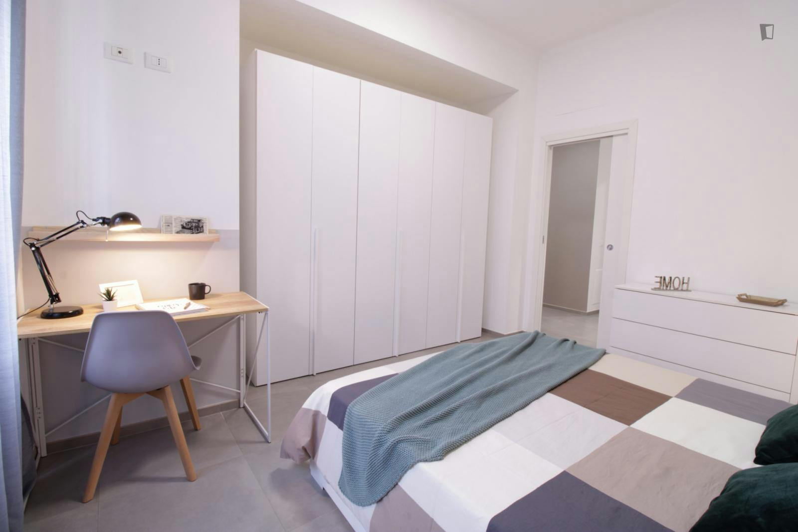 Spacious double bedroom near brescia station