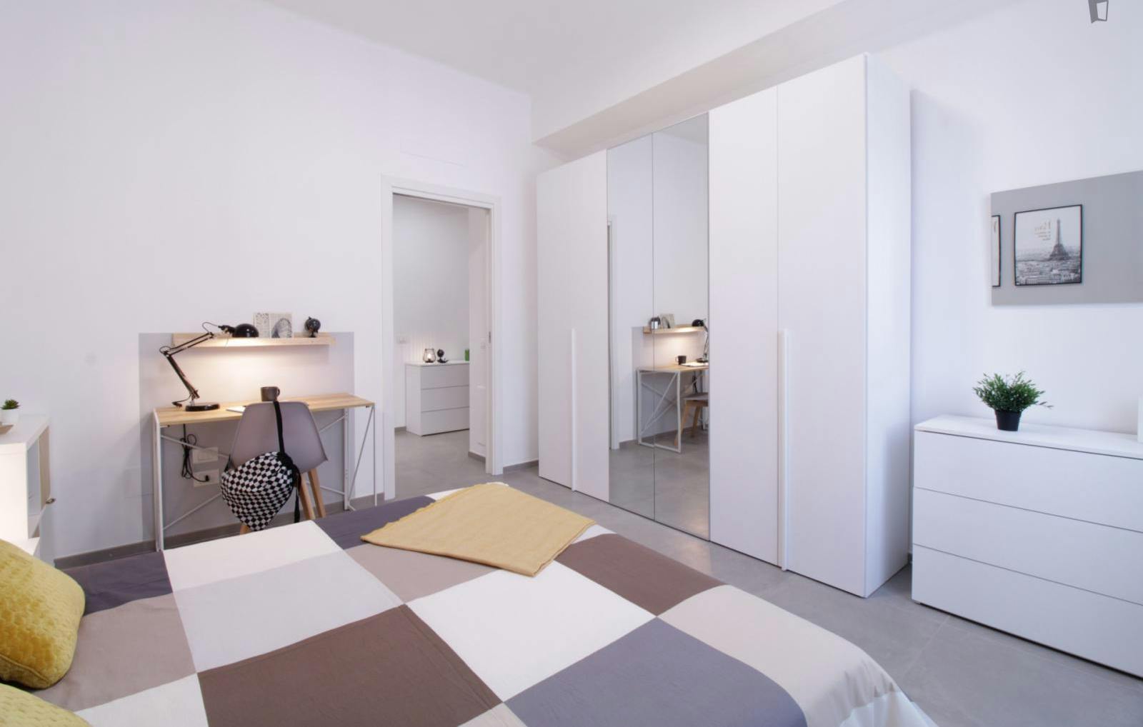 Inviting double bedroom near brescia station