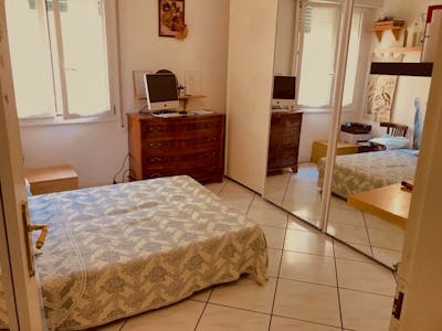 Very nice double bedroom, in a 3-bedroom flat near Museo d'Arte Moderna di Bologna