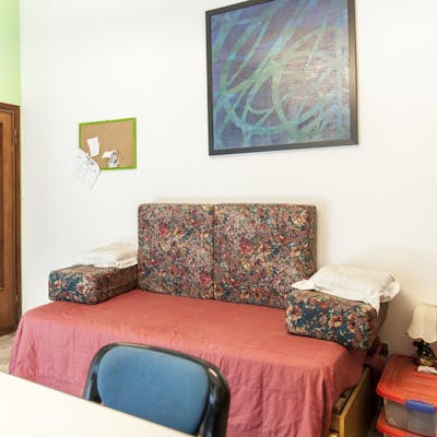 Comfy double bedroom near the Libera Accademia Belle Arti Firenze
