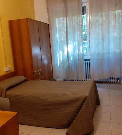 Suitable single bedroom in the vicinity of Università degli Studi di Bologna, Facoltà di Lingue e Letterature Straniere