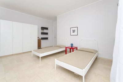 Roomy twin bedroom in the vicinity of ISAD - Institute of Design and Architecture  - Gallery -  3